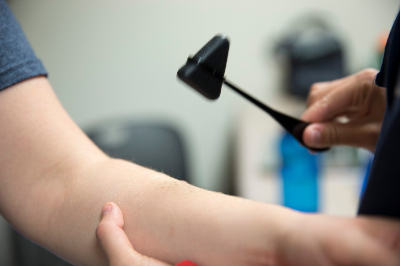 arm-with-reflex-hammer arm-with-reflex-hammer