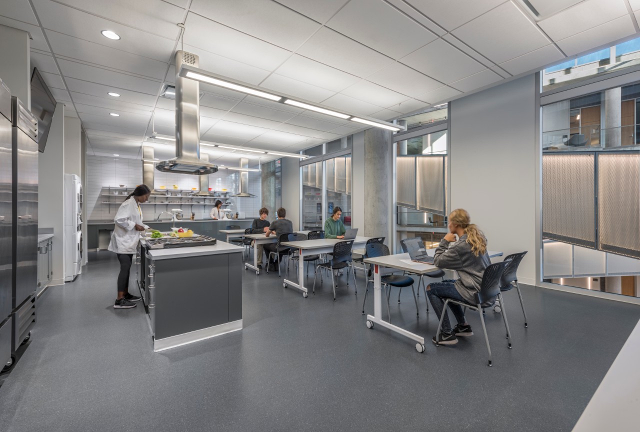Students in the Food and Nutrition lab